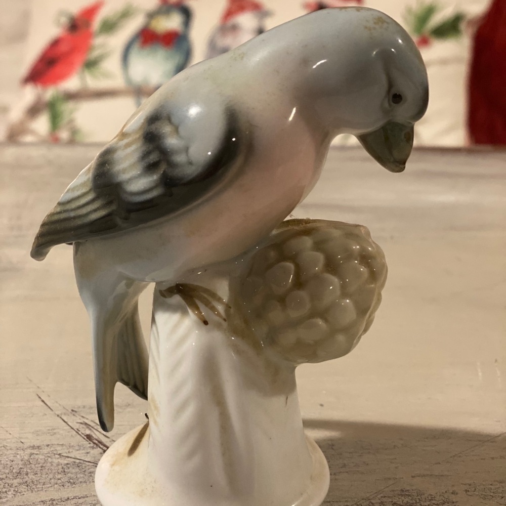 Gerald Porzellan Barvaria Figurine Crossbill Berry​​​​​​​​​ - Picture 3 of 8